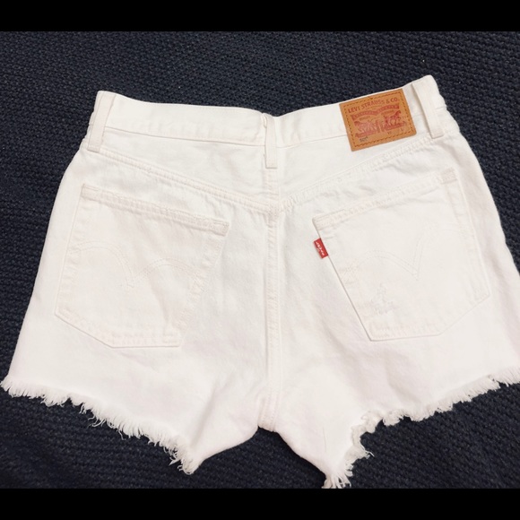 Levis 501 distressed cutoff shorts! - Picture 3 of 4